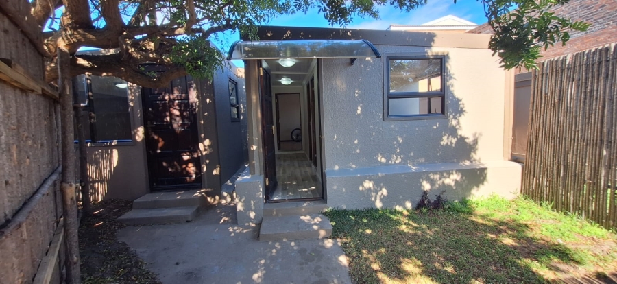 To Let 2 Bedroom Property for Rent in Zeekoevlei Western Cape